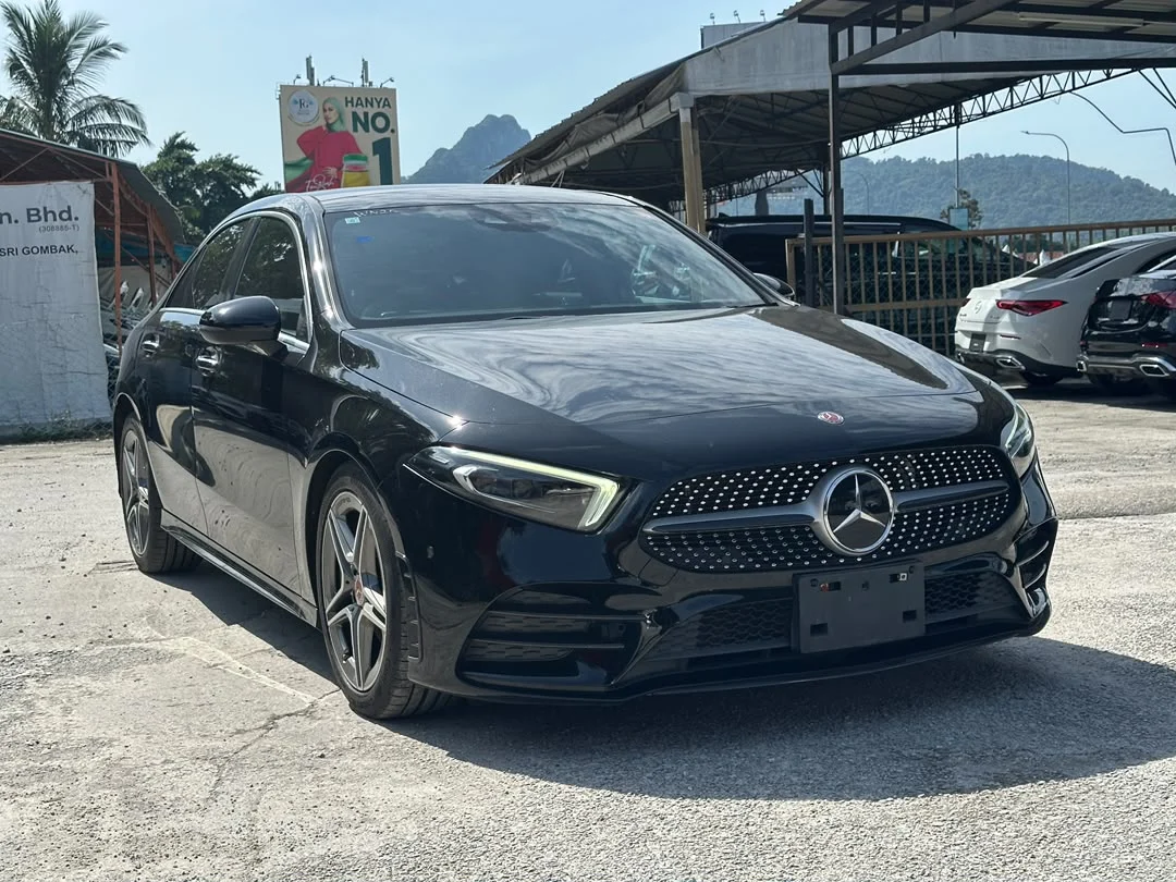 Mercedes-Benz A180 Style Sedan AMG Line